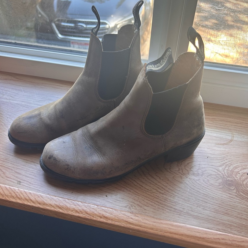 Blundstone Brown and Black Chelsea Boots